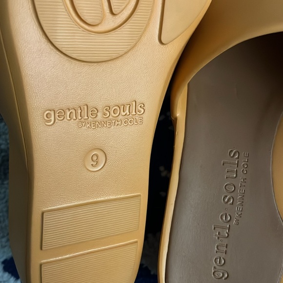 Gentle Souls by Kenneth Cole Gisele Wedge Slide Sandals - Picture 6 of 7